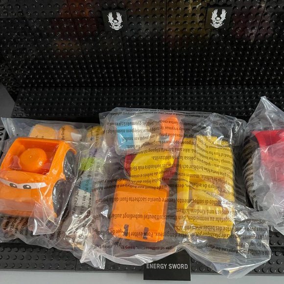 BRAND NEW MEGA BLOKS CARS WITH FIGURES - WRAP IN THE MANUGFACTORY PLASTIC BAGS. - Picture 3 of 7